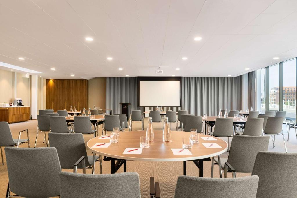 Nh Collection Frankfurt Spin Tower Hotel Frankfurt am Main Bagian luar foto