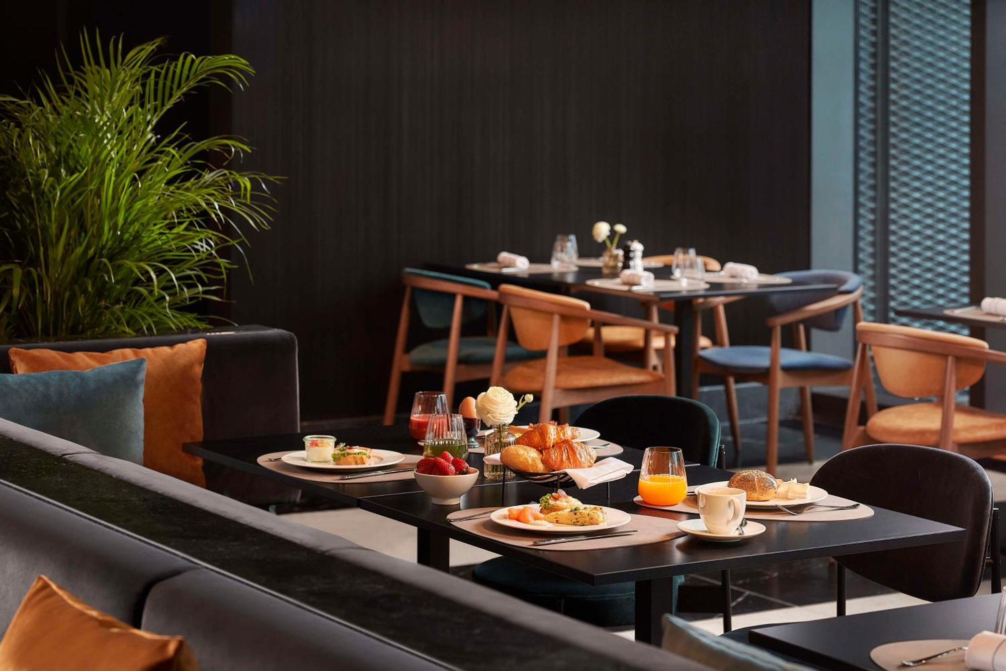 Nh Collection Frankfurt Spin Tower Hotel Frankfurt am Main Bagian luar foto