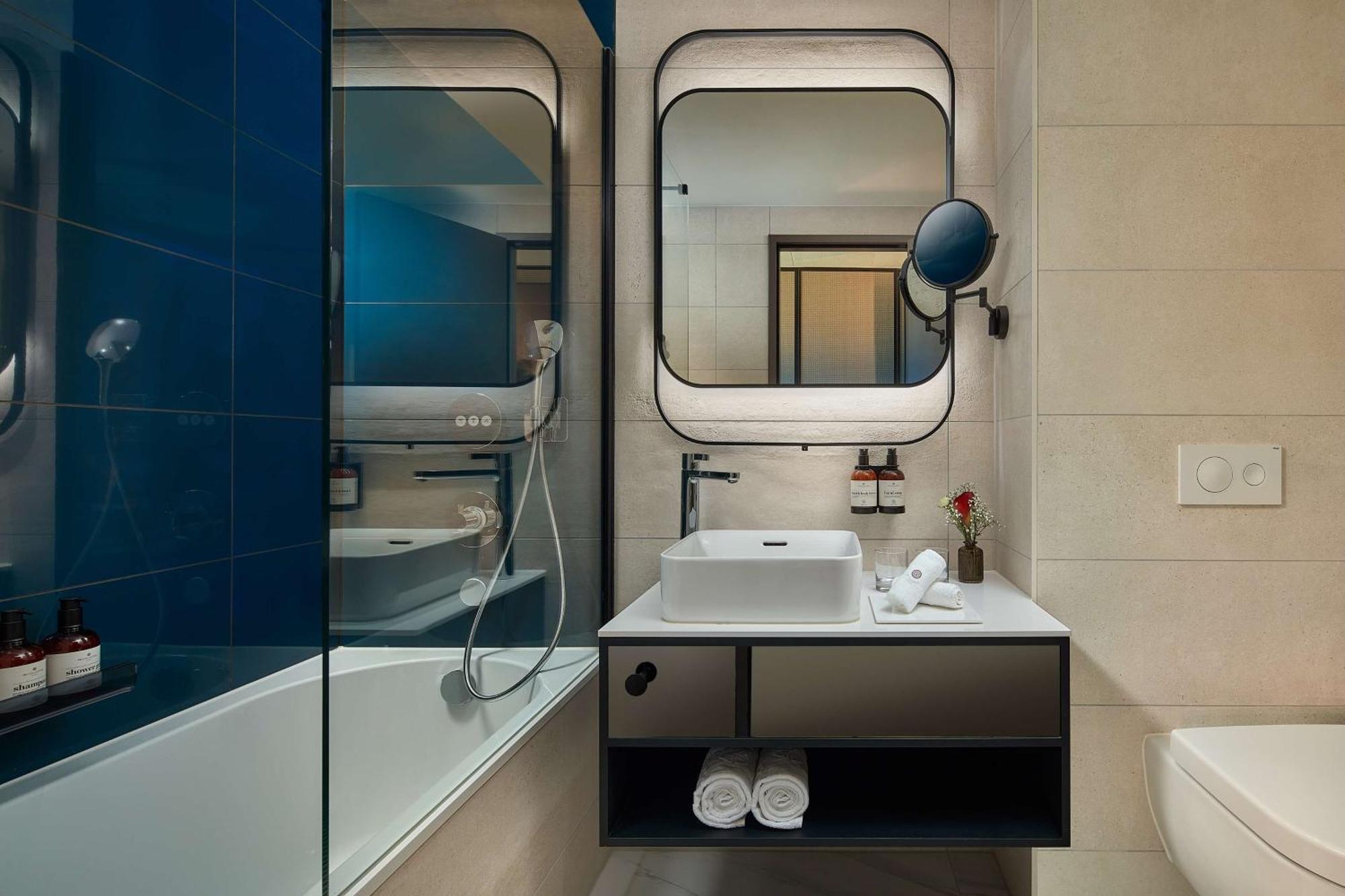 Nh Collection Frankfurt Spin Tower Hotel Frankfurt am Main Bagian luar foto